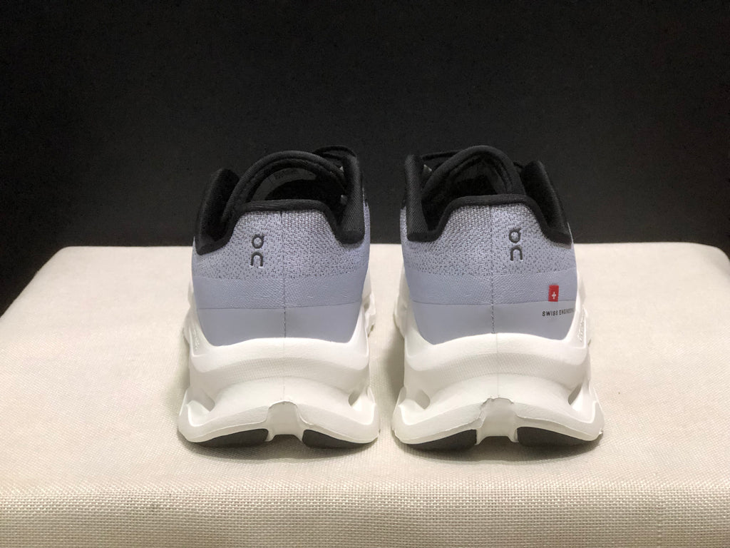 On Cloudtilt Sneakers – Gray / White