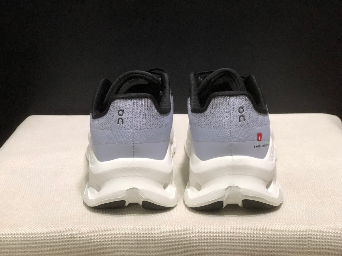 On Cloudtilt Sneakers – Gray / White